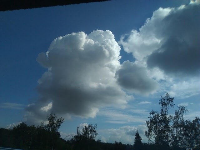 Im Altweibersommer entstehen Quellwolken mit Schauern.